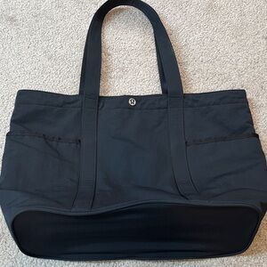 Lululemon Daily Multi-Pocket Black Tote Bag 20L